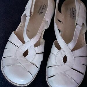 Clarks Women's Cream Strappy Sandals